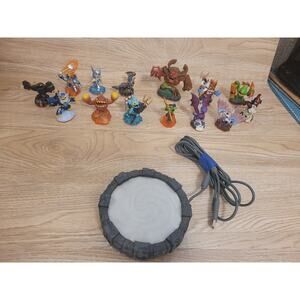 Lot of 15 SKYLANDERS SPYRO'S ADVENTURES Figurines With Pod Pre-owned Untested
